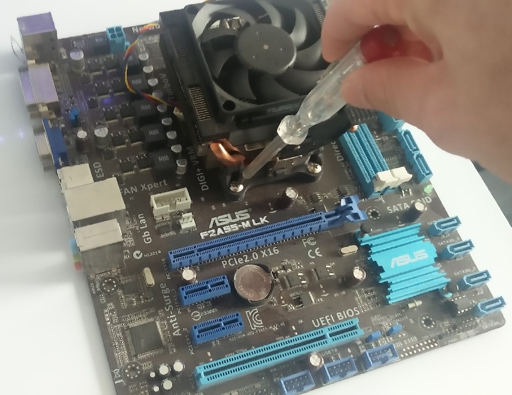 Montering af CPU-køler